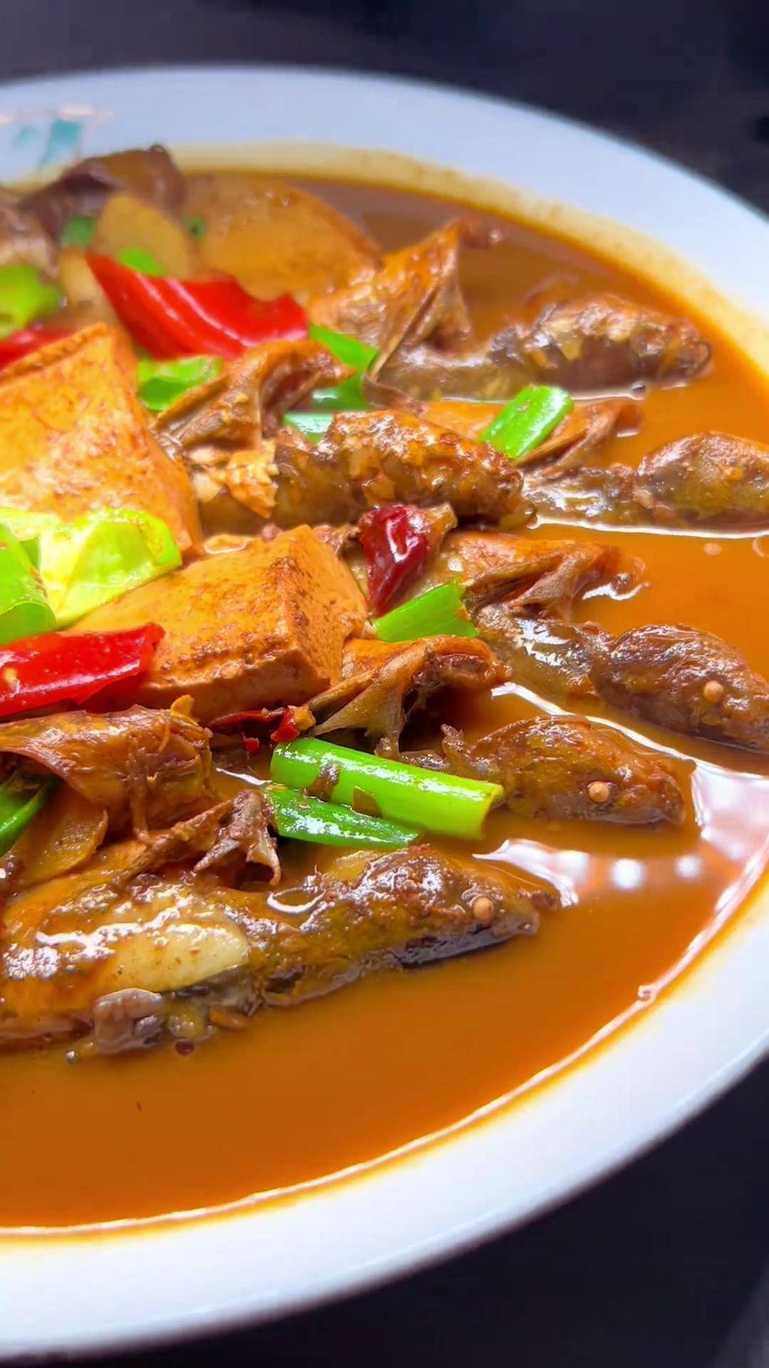 美食教程 黄骨鱼 黄辣丁的做法 红烧鱼 嘎嘎好吃 这个菜 就厉害了