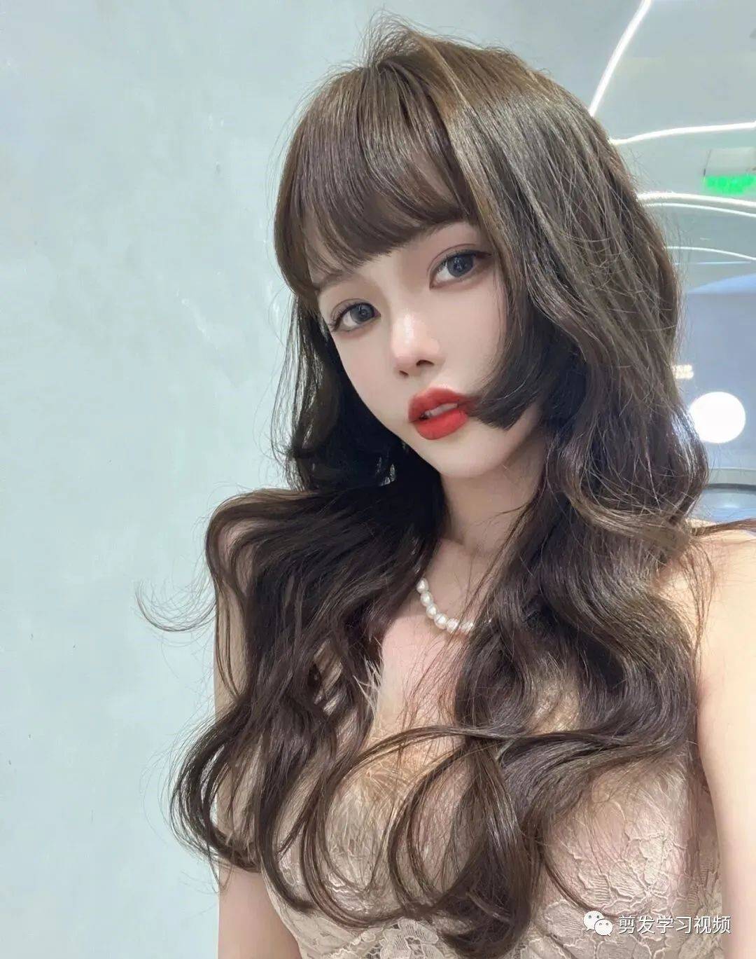 高颜值烫发烫一烫真的很好看高颜值的烫发会让你颜值瞬间提升一个