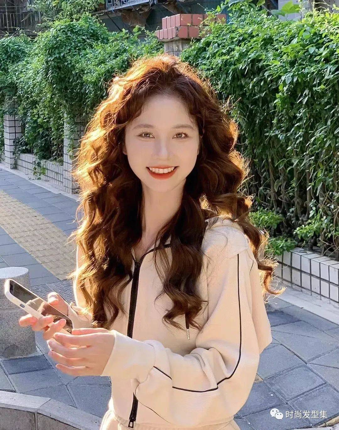 矮个子女生烫什么发型