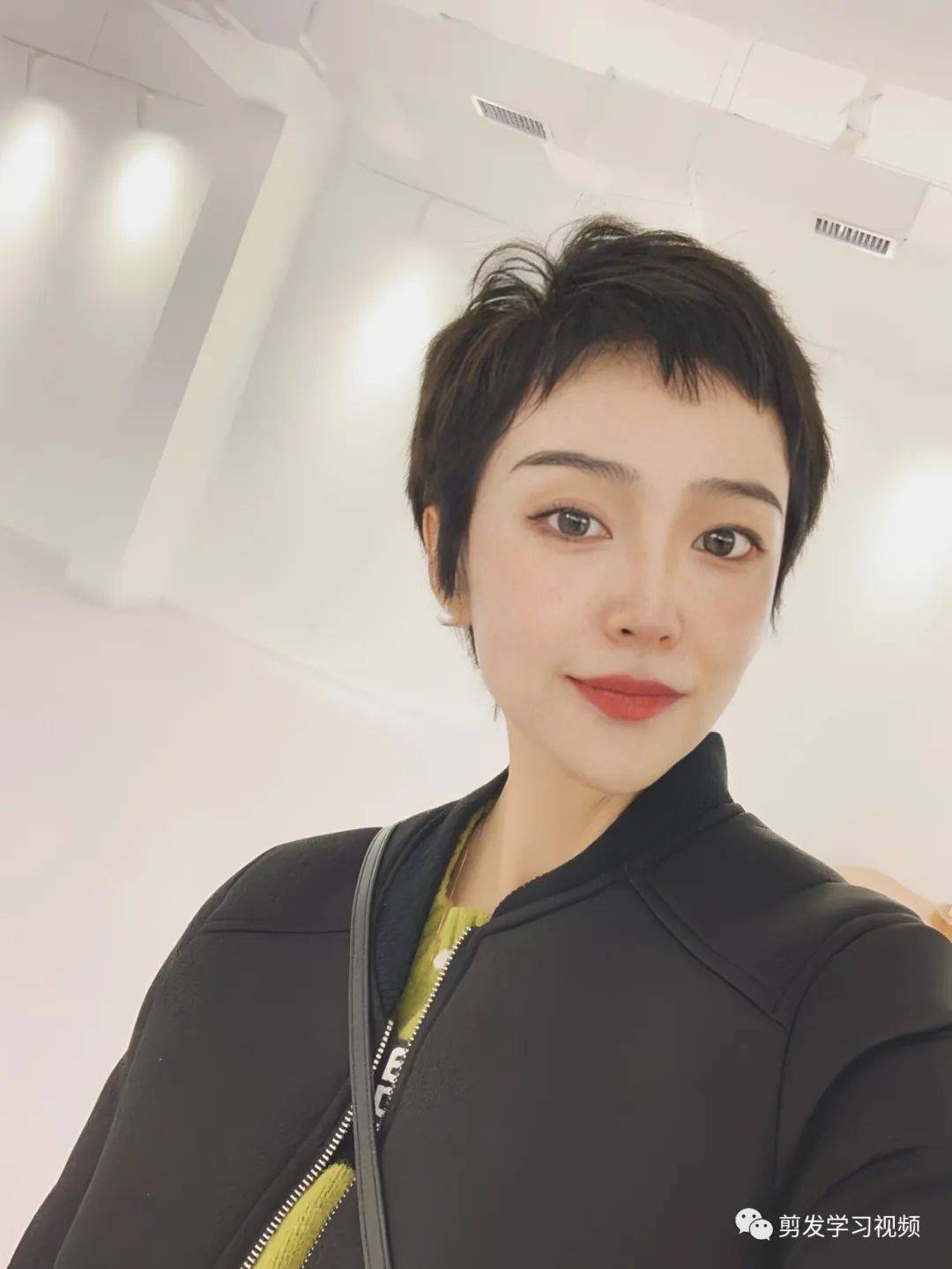 超短发女孩