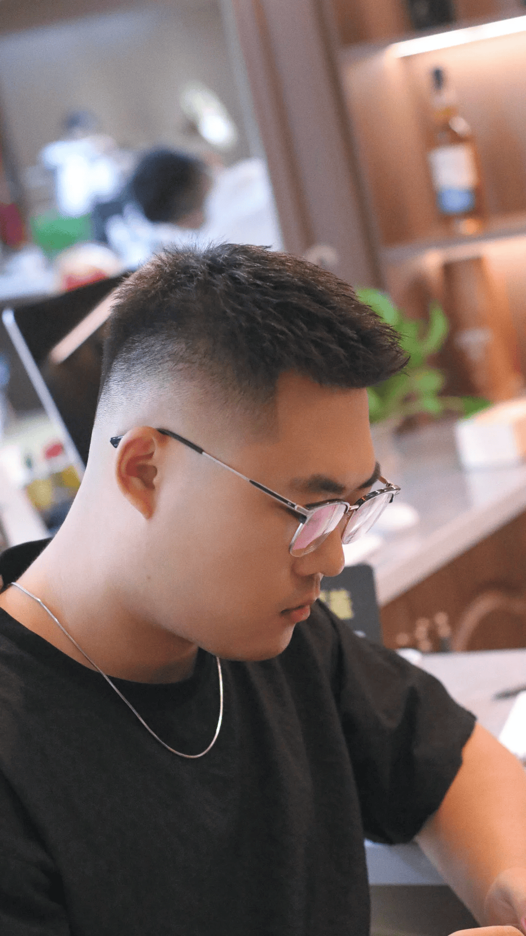 胖小哥发型参考,发型清爽干净,有型不油腻
