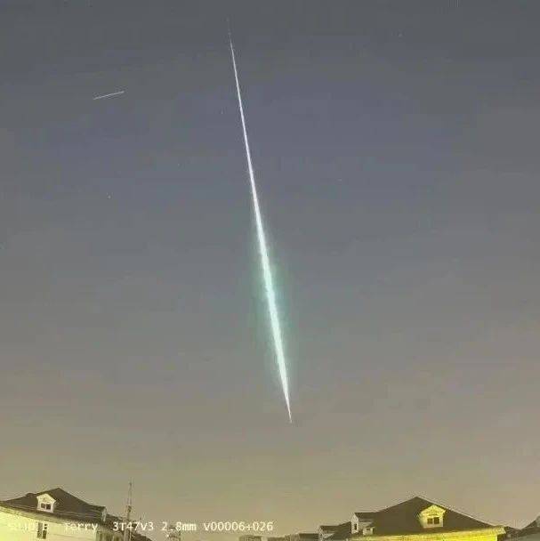 在上海的你,见到火流星了吗?_亮度_颜色_网友