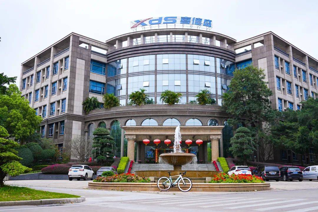 草木绽芳华,春光启新程