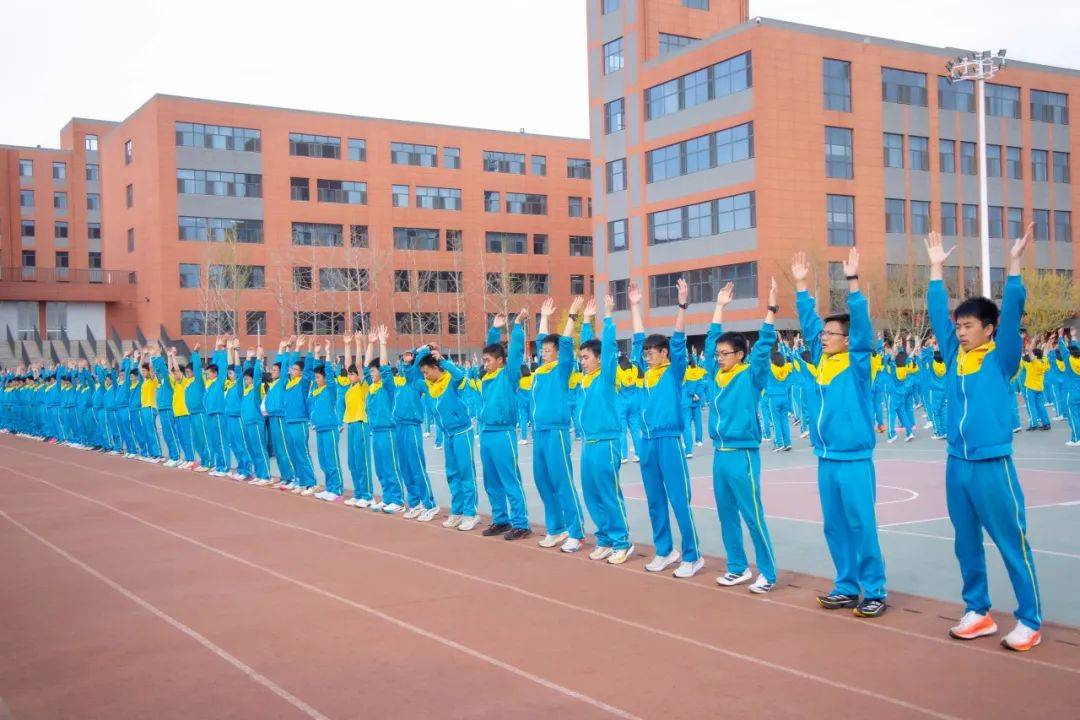 保定泽龙学校:中考体育倒计时,少年逐光,全力奔跑!