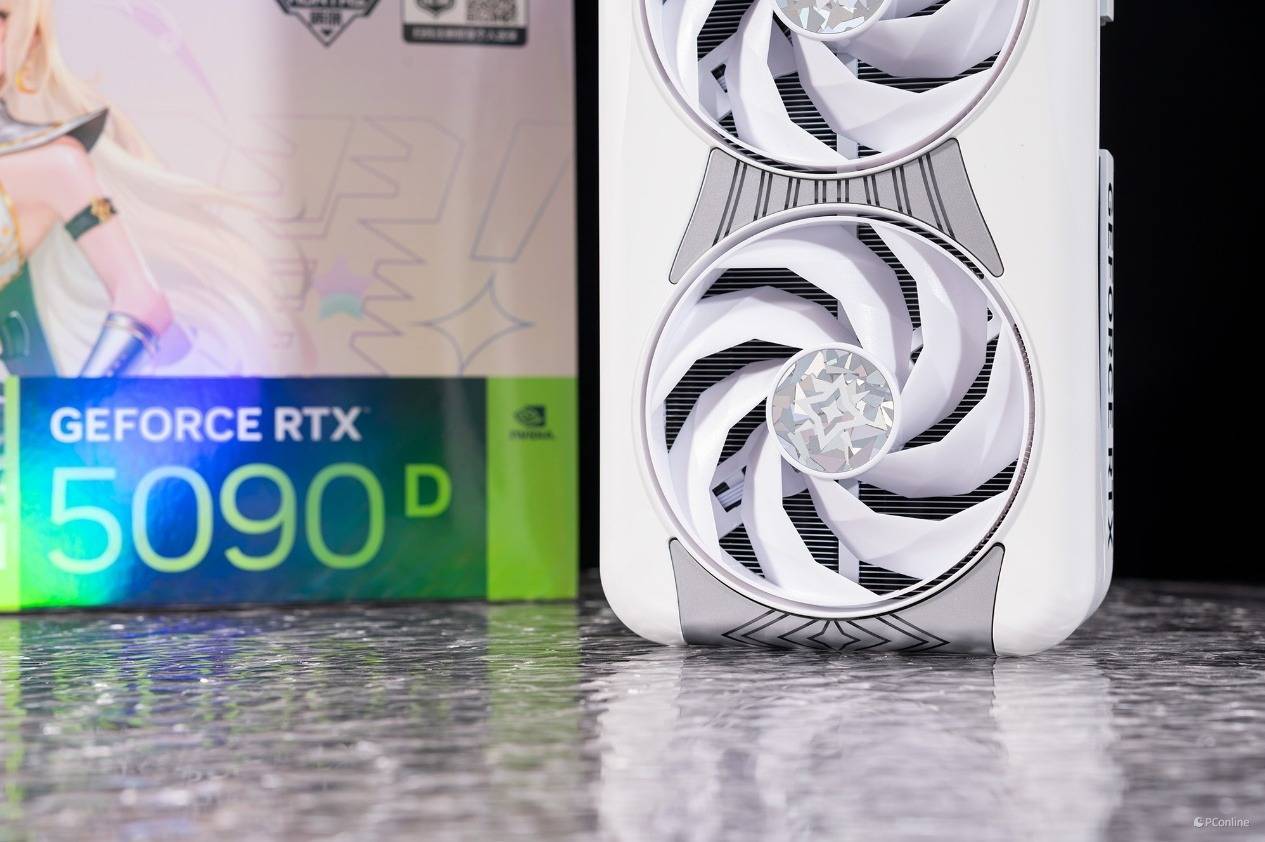影驰GeForce RTX 5090 D 星曜LUNA OC显卡评测：全面焕新，只为超越！
