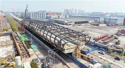 天津轨道交通z4线泰达第五大街站进入主体施工阶段。地铁建设，是城市发