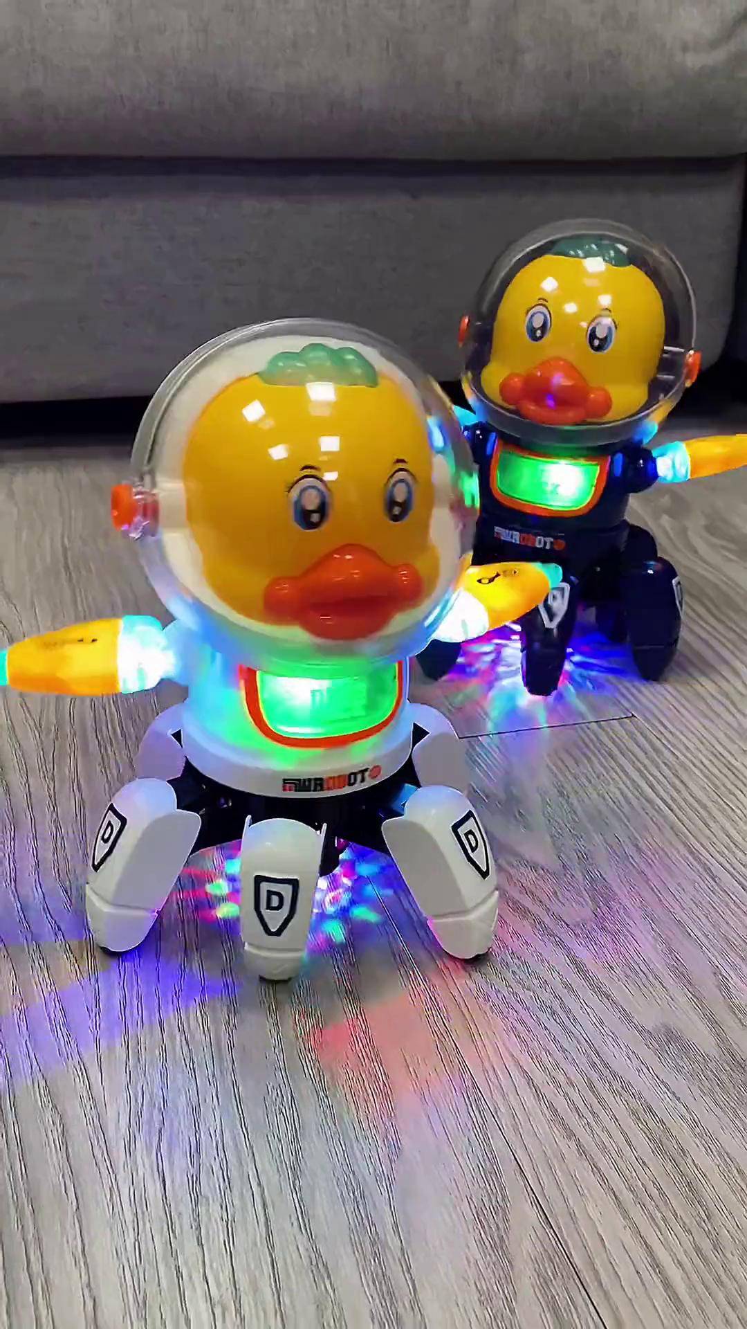 好喜欢这么可爱的鸭鸭电动玩具 儿童玩具 小黄鸭 戴头盔的小黄鸭