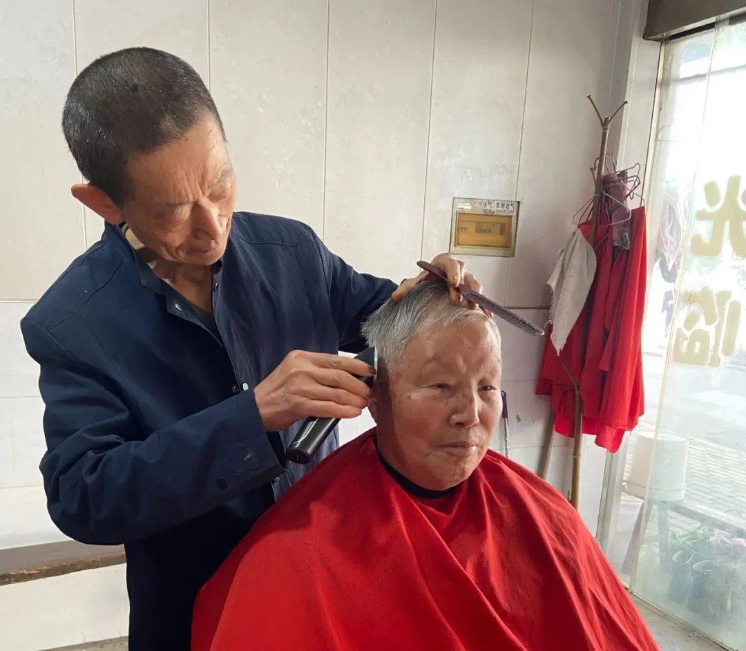 谢家集理发店