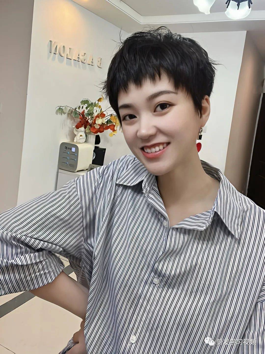 眉毛之上的款式比较受欢迎看起来俏