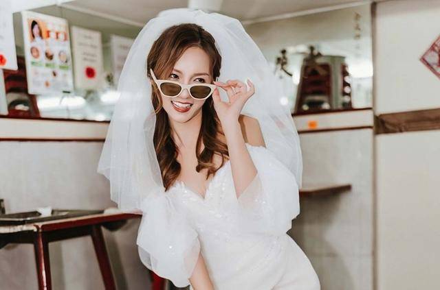 恭喜TVB知名金童玉女今日大婚新娘子情绪激动两度落泪DB电竞下载(图5)