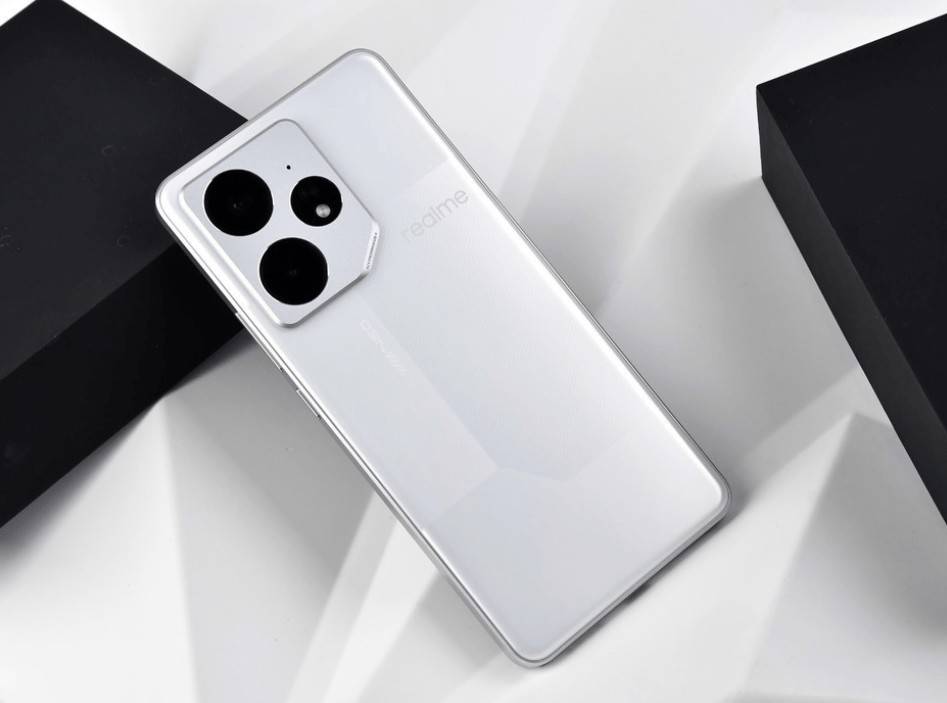手机内卷加剧！7000mAh+天玑9300才卖1699元，天玑9300，没啥利润了！