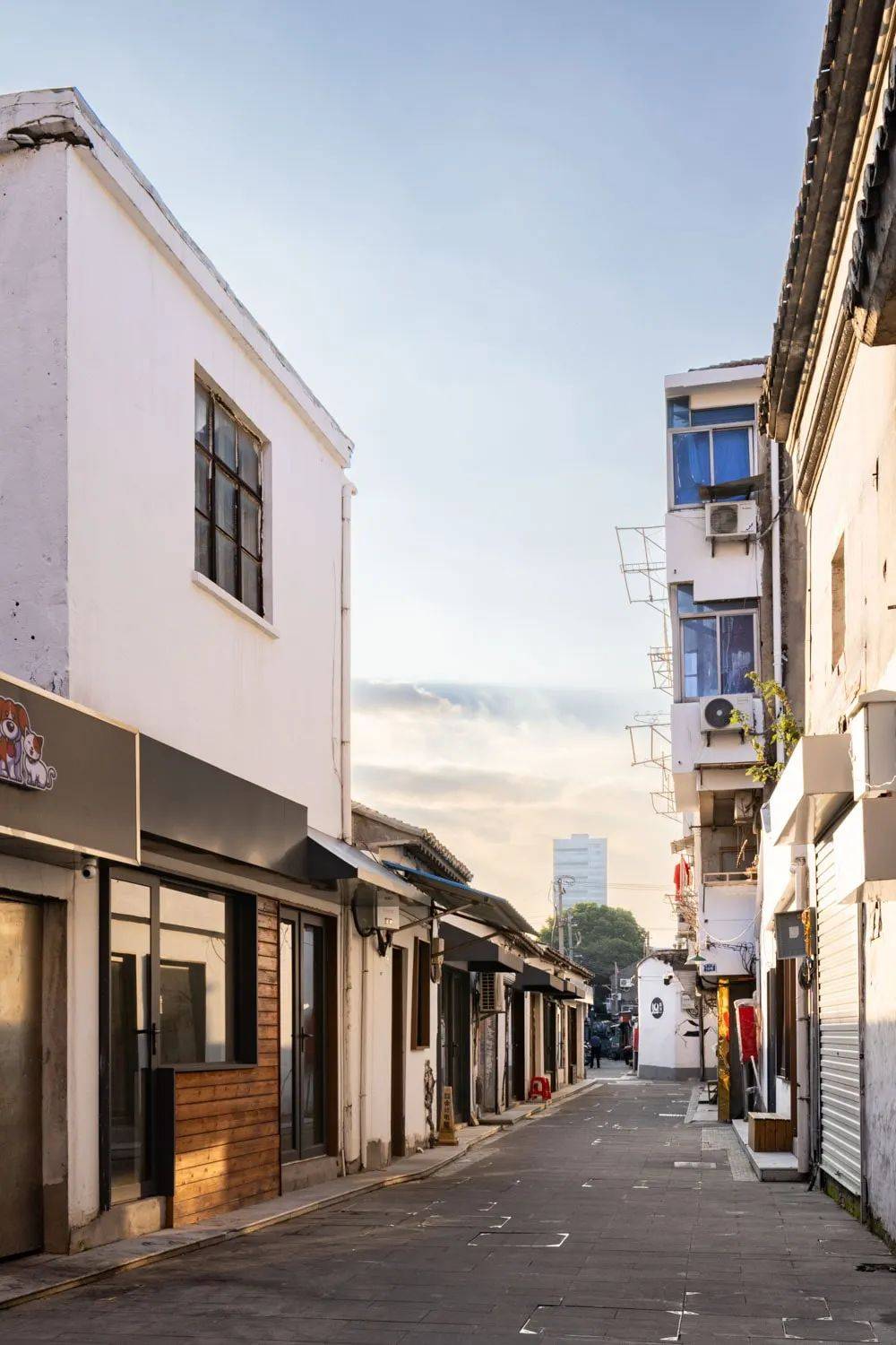 苏州盛泽银行街开甲片区更新设计 / 平介设计