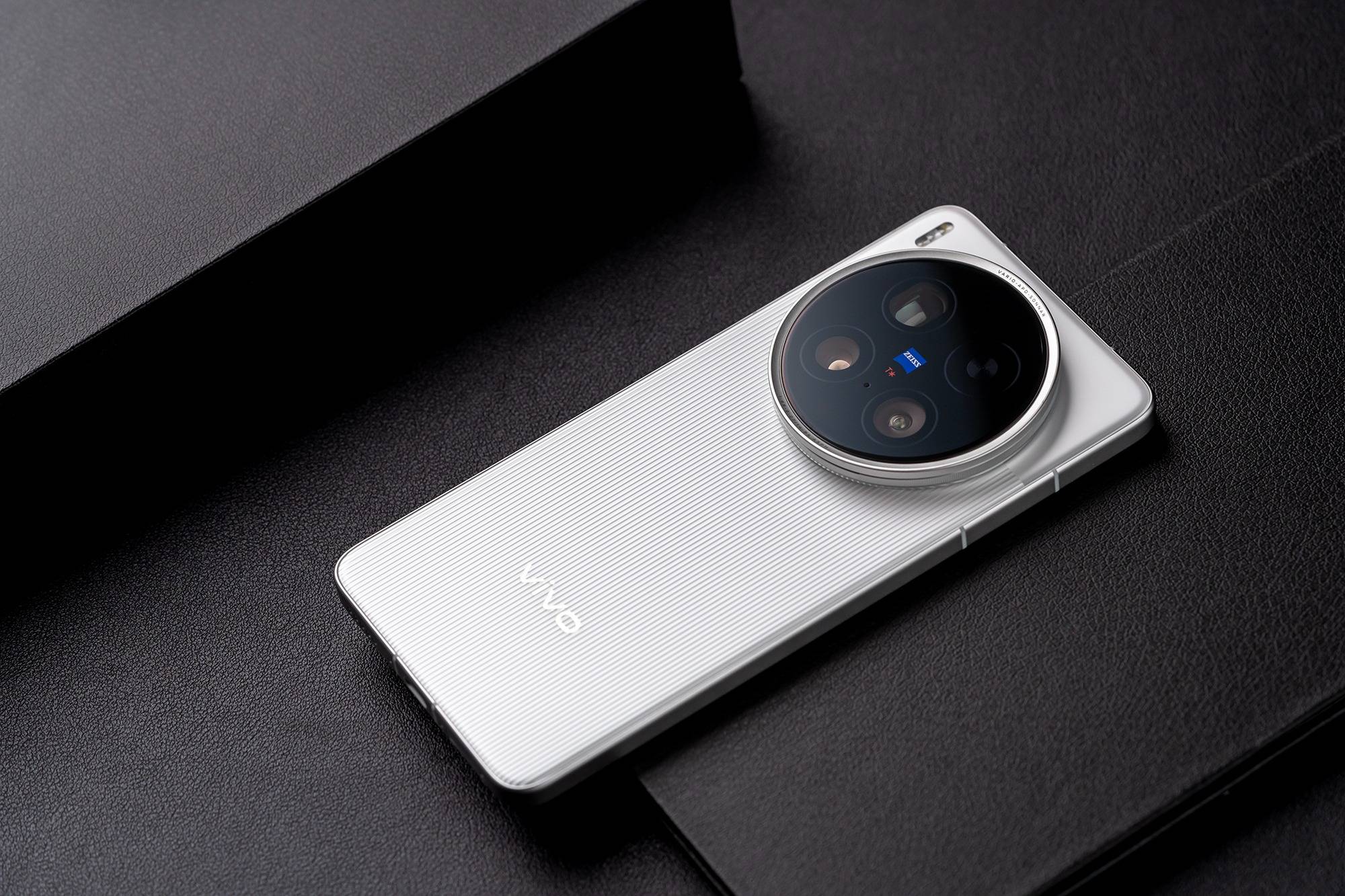 “全能V单”vivo X200 Ultra，超强大三元镜头模组！