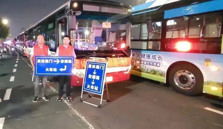 “小车轮”托起“大民生”潍坊公交创新服务助星空体育力便捷出行(图10)