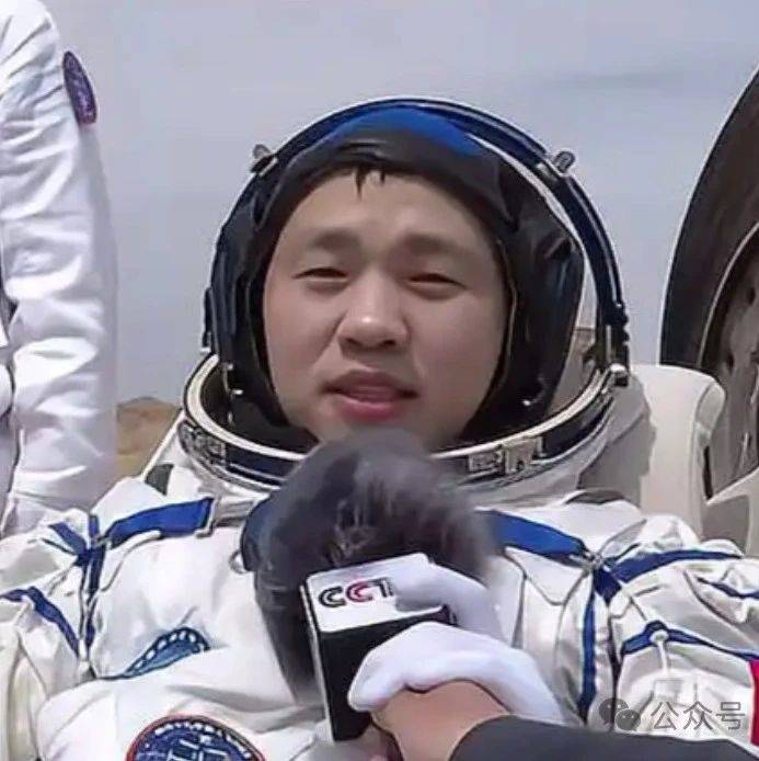 欢迎回家!山东小伙宋令东出舱采访激动写在脸上,回家第一顿饭想吃饺子_神舟_着陆场_航天