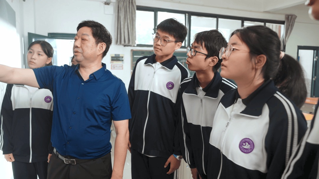 景弘中学目前有桂花路校区,新华路校区两个校区