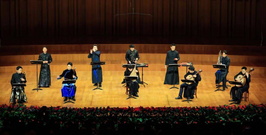 首席指挥刘沙乐队首席金玥这些承载历史记忆的声音元素,经由作曲家的