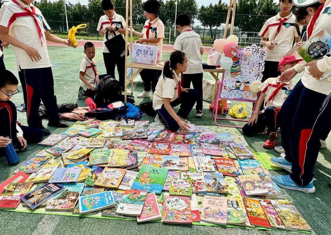 书香流转共享阅读之乐厦门市新圩学校读书节活动之跳蚤书市