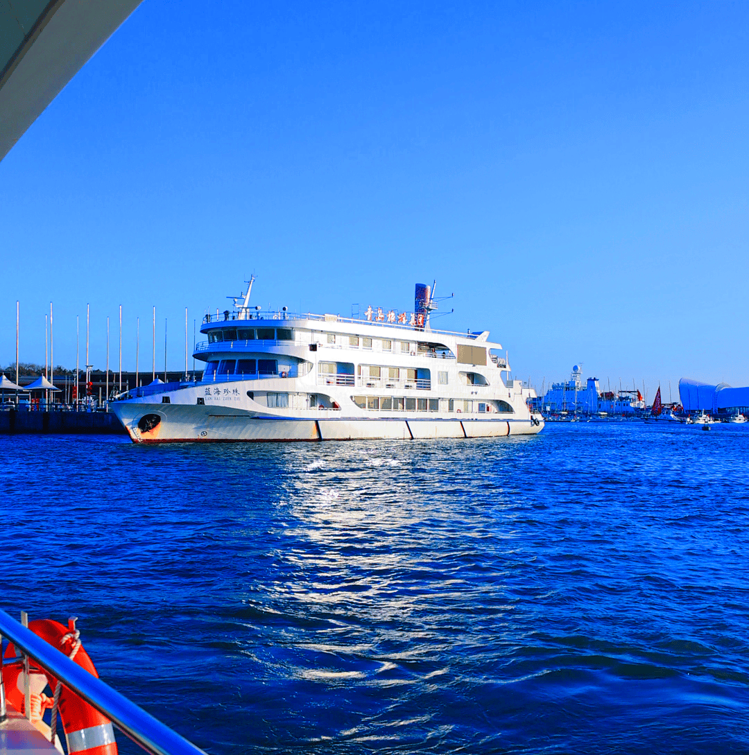 来青岛奥帆中心,乘游船打卡网红航线,解锁超美