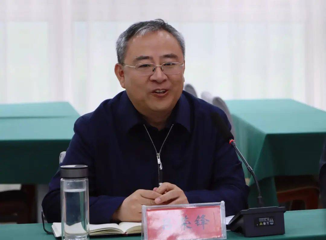 吕荣锋高度肯定了我校学科建设和人才培养成就,详细介绍了献县历史