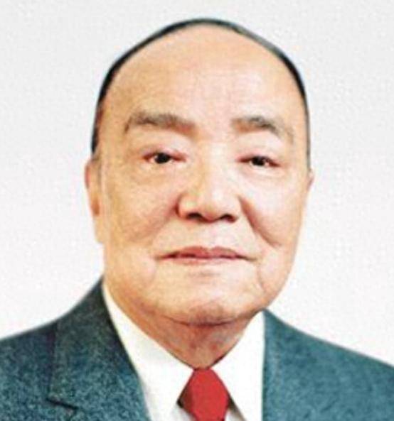 1983年杨尚昆见到古月后，气愤不已：毛主席可不是你这个样子的！