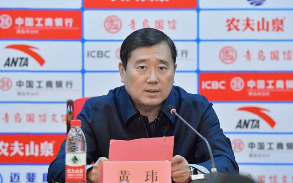 黄玮接棒周继红，引领中国游泳迈向新高度