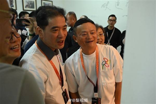 马云重返“湖畔小屋”激励员工