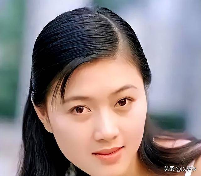 演员田海蓉身材走样：一脸“旺夫相”，变街头大婶，仍然丰润迷人