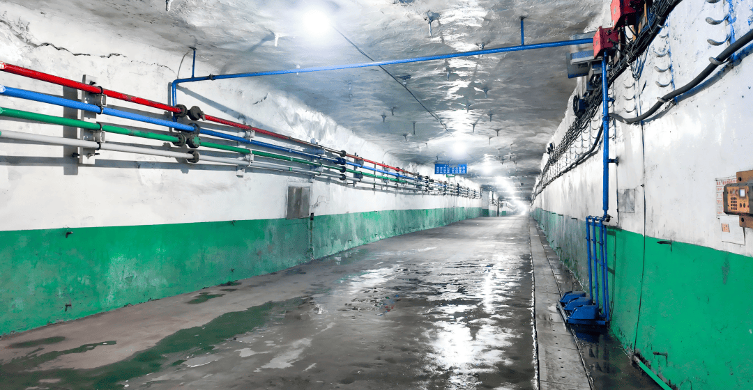 工程严格遵循《煤矿井下巷道施工质量验收规范》,实施"三管四线"标准