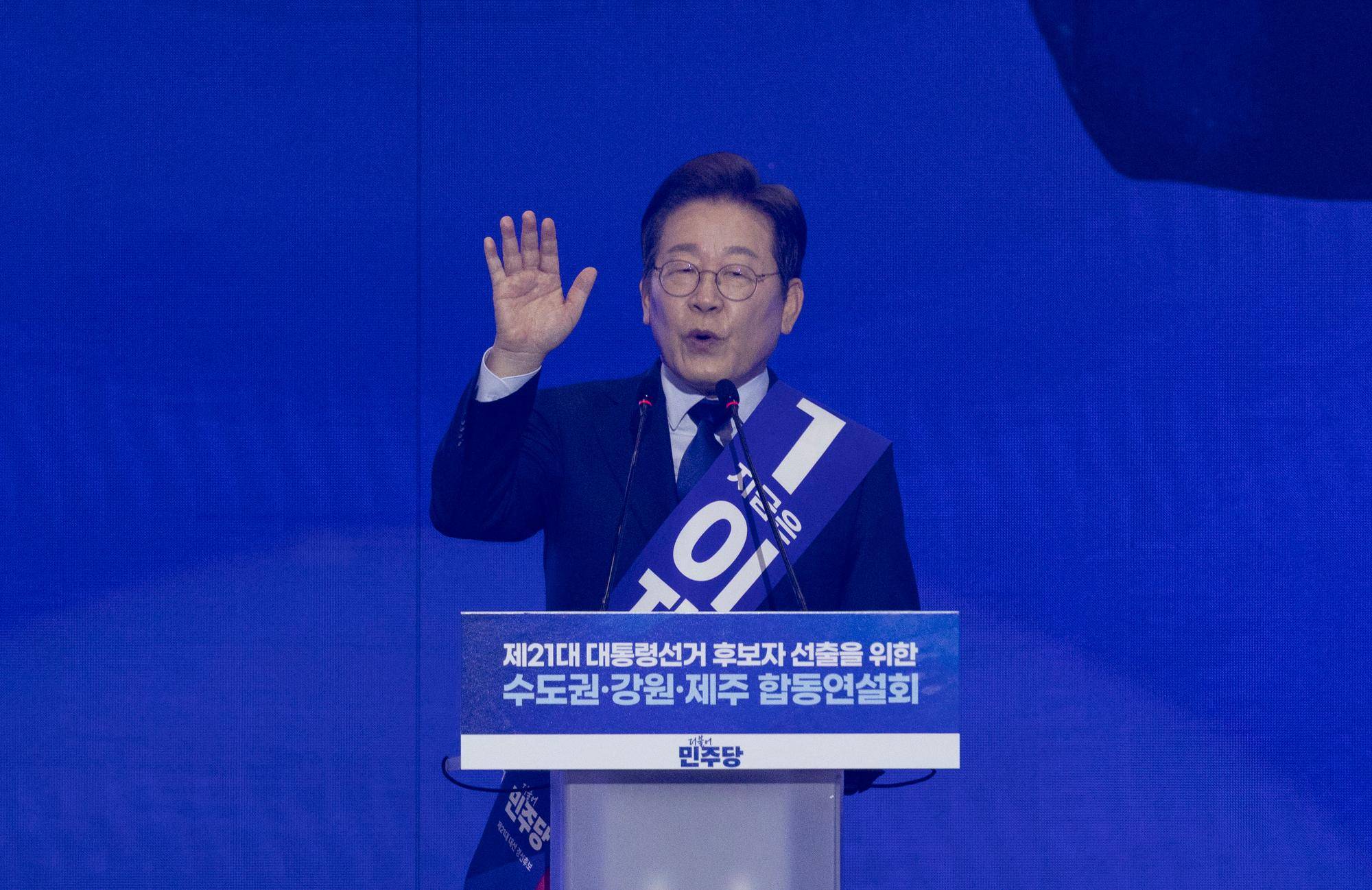 韩国总统选举对战格局初显 李在明领先优势扩大-华闻时空