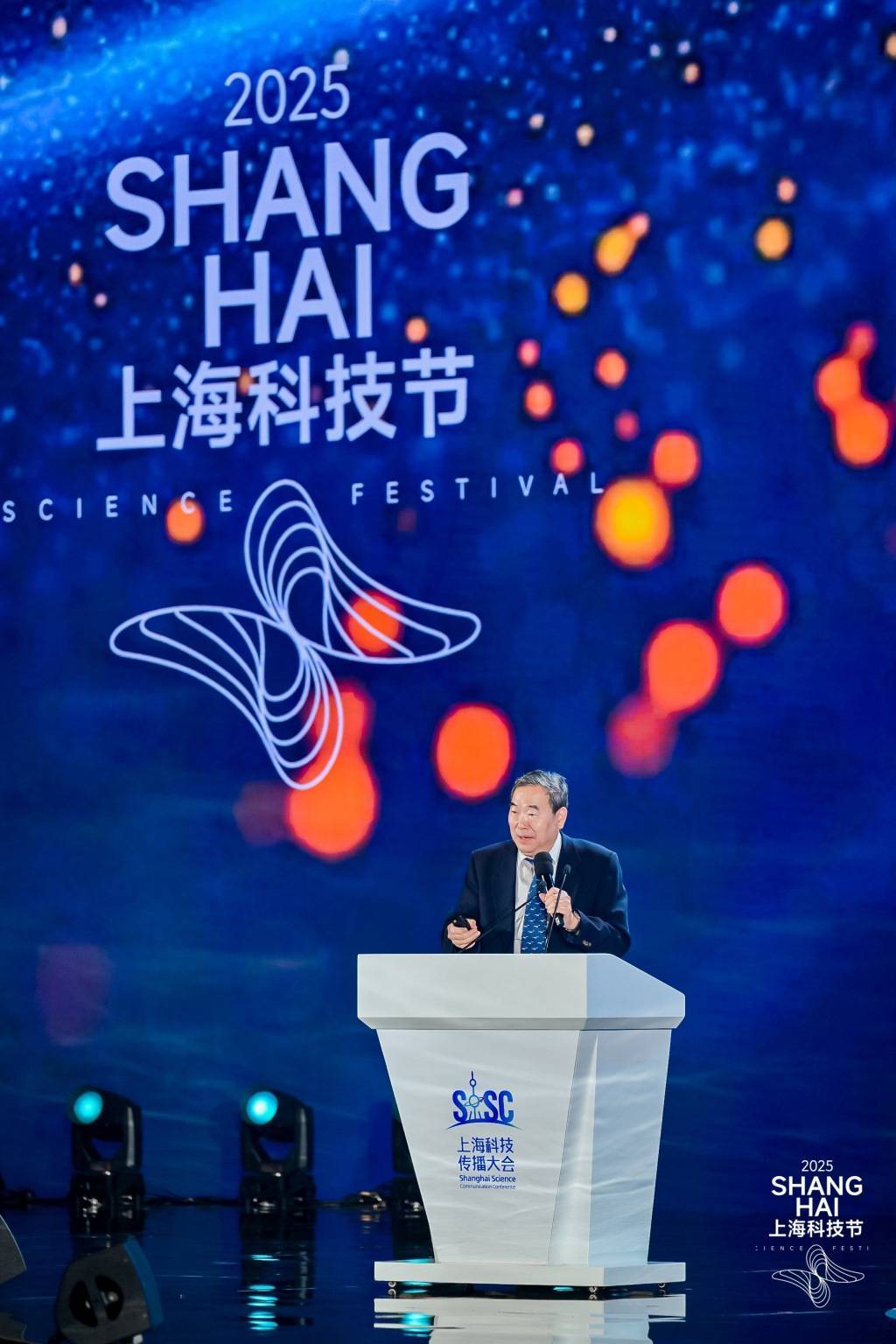 通话录音引政治风暴，泰国总理佩通坦致歉