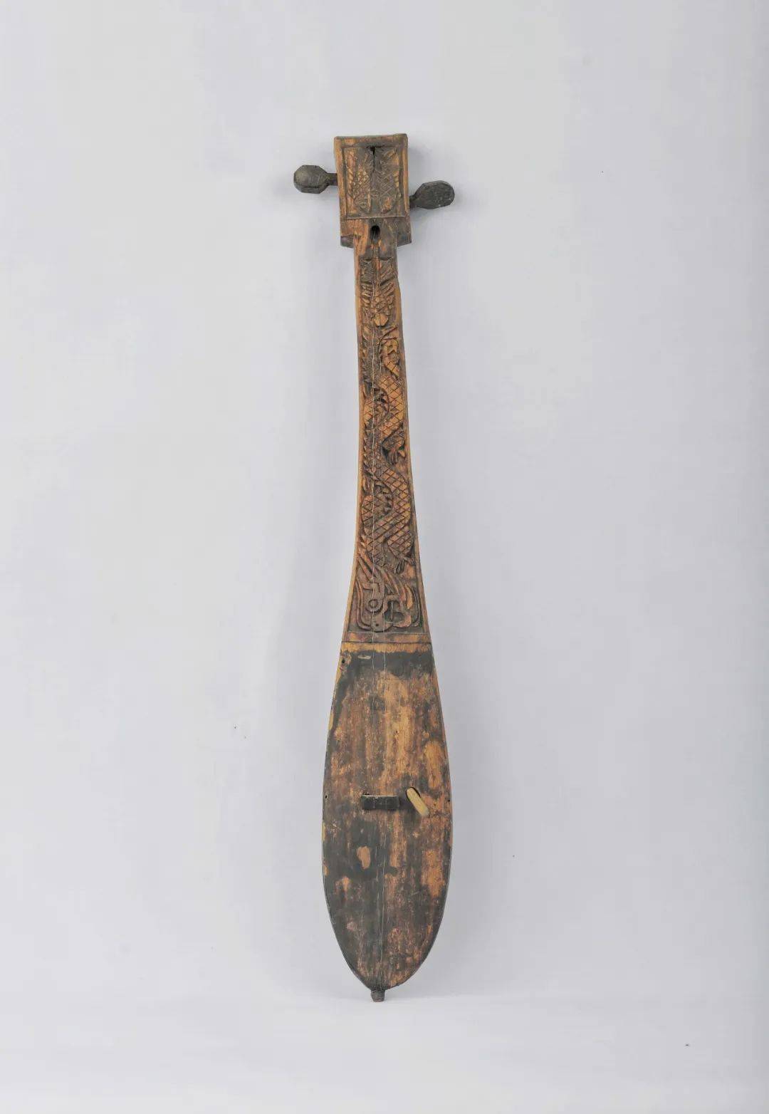 的选项1.音频一中出现的乐器是？a. 艾吉克回答错误，再试一次吧~b. 牛腿琴回答正确祖传棕丝弓已上