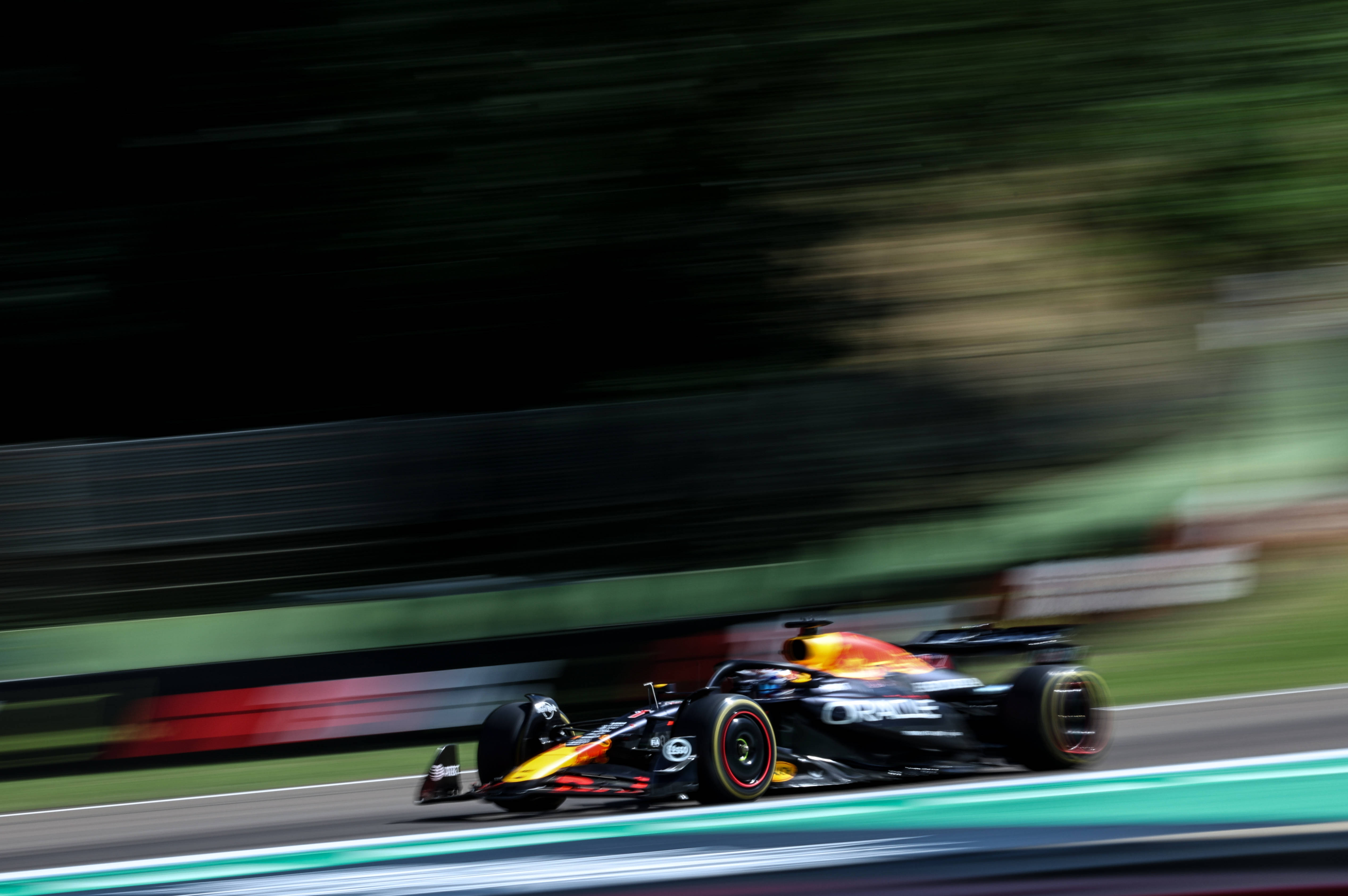 F1新赛季揭幕战：维斯塔潘杆位夺冠的简单介绍