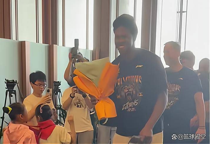 德媒：尽管格雷茨卡表现获得认可，但他薪水太高拜仁依然想卖掉他