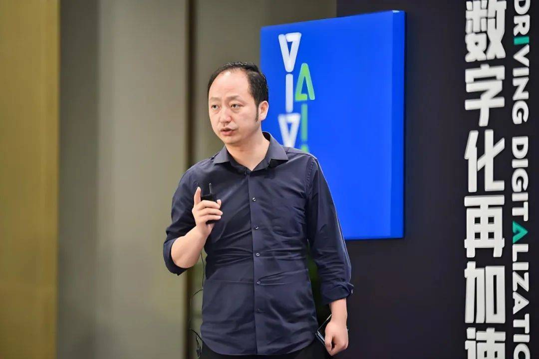 无招掌舵，钉钉“返航”：寻找AI时代的PMF