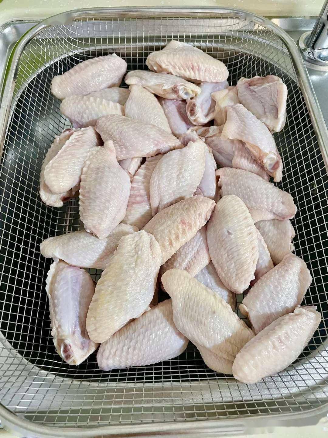 不仅知道如何在腌制鸡翅时使用葡萄酒烹饪！教