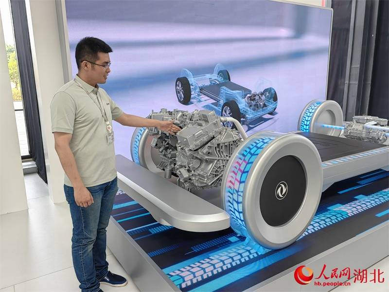 行进中国｜0．6秒破冰！中国混动黑科技征服“寒极”