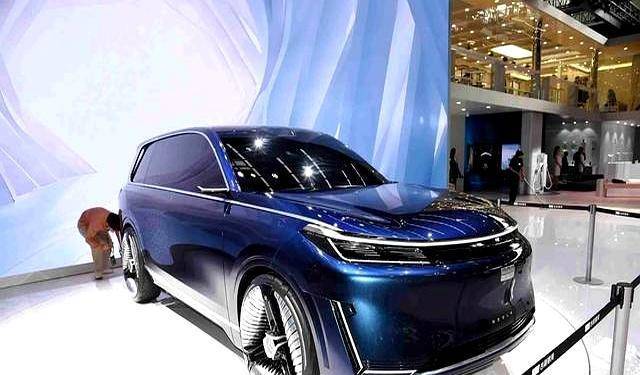 吉利银河M9米兰首发，六座插混SUV能否撼动30万级市场格局？