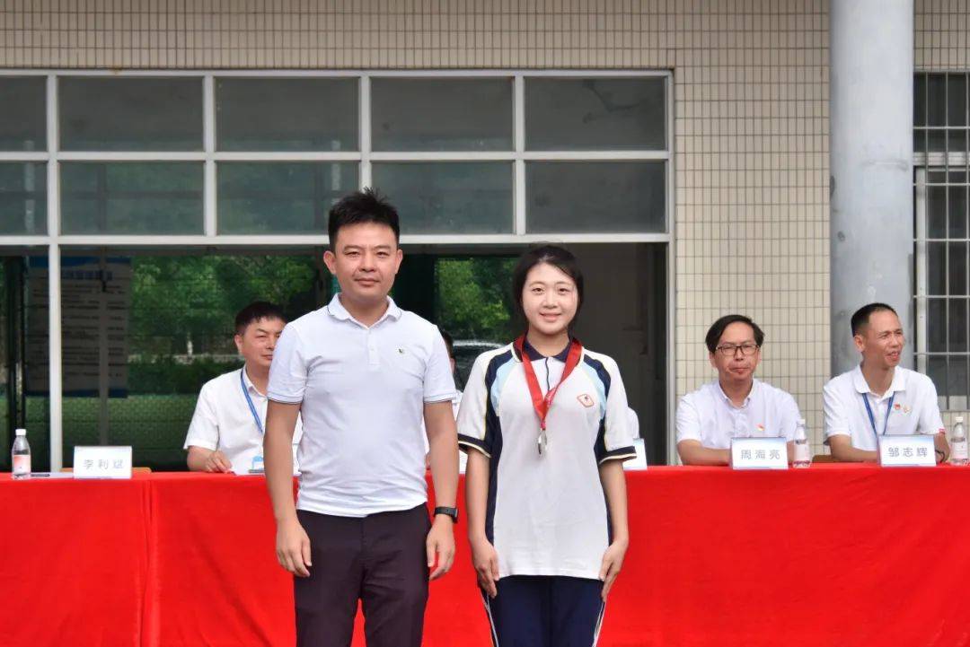 增职学子曾秀艳荣登《人民日报》