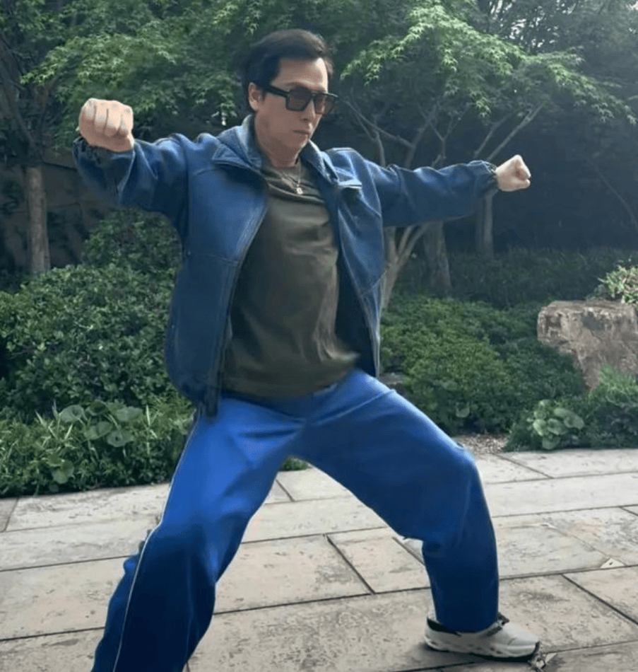 甄子丹61岁逆天身材曝光:你不自律,岁月会惩罚你