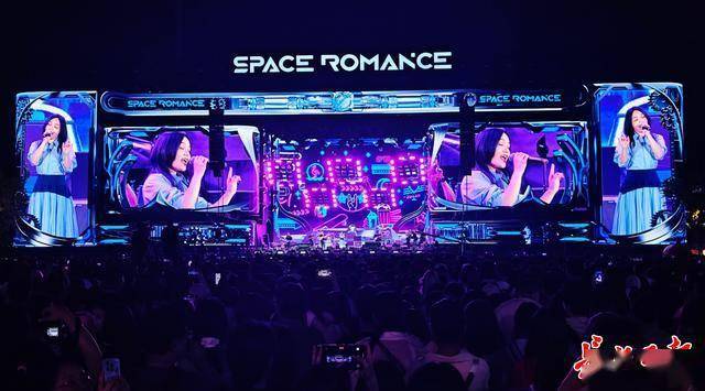 汪苏泷、胡海泉、徐佳莹等明星云集，周末的欢乐谷太火爆