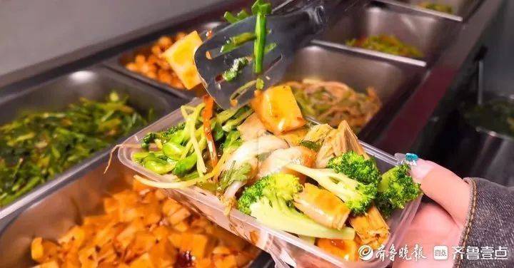 济南一5元自助快餐店，因一条差评爆火！