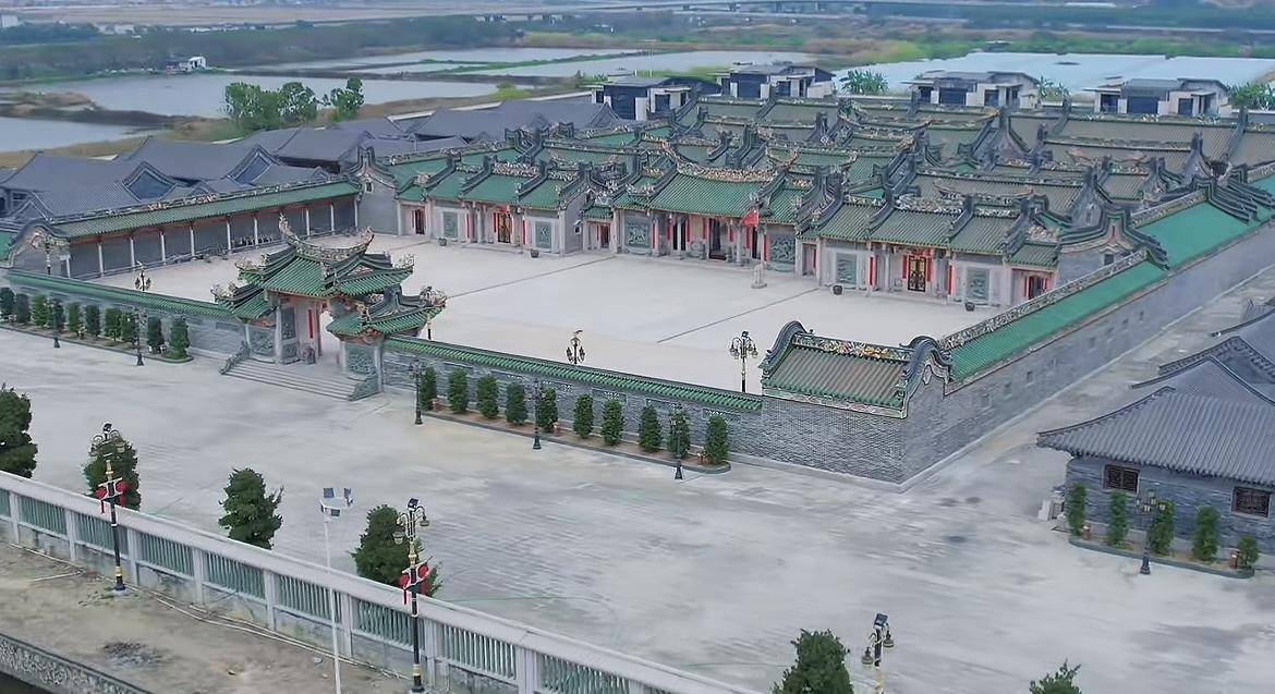 估价超1亿元的汕头违建豪宅“英之园”开拆 村民：几十辆挖掘机进场 已基本清拆完毕