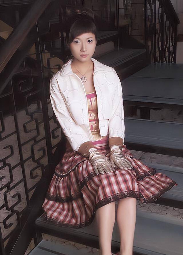 吉雪萍老公送幼儿园给女儿_ 吉雪萍 家庭生活 经历分享 _吉雪萍 主持人 生涯回顾 