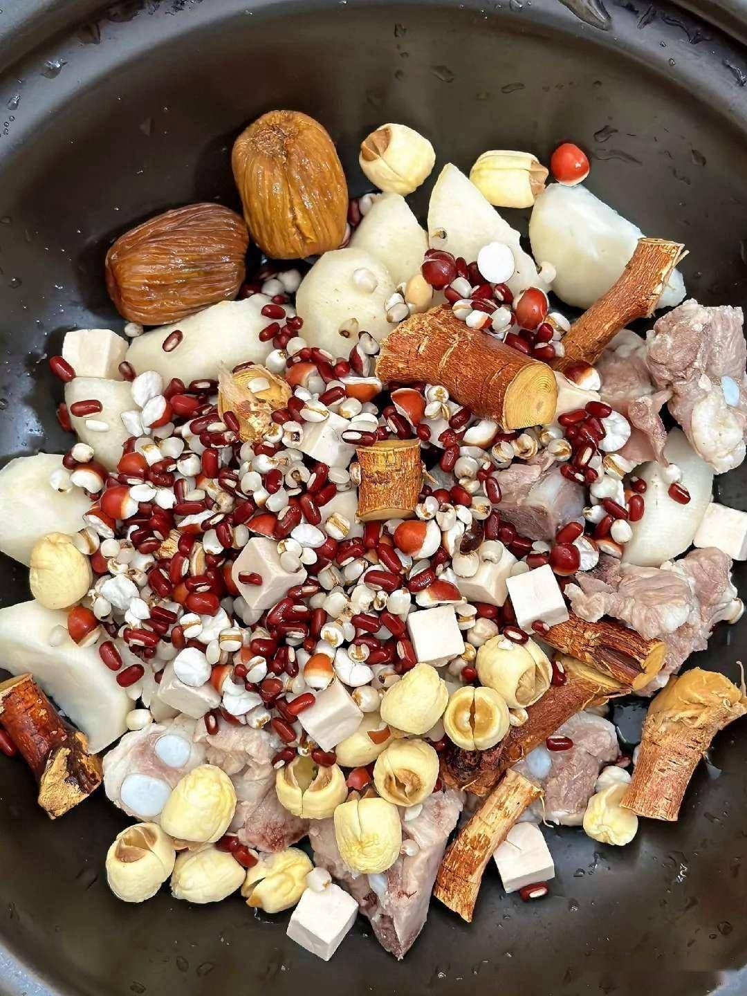 熬夜伤脾要当心！家常备好这锅汤，每周炖2回，祛湿气不黏腻