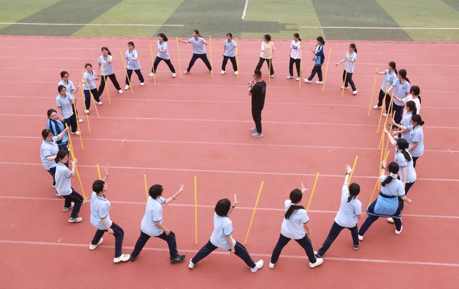 专家谈高考人数8年来首降：适龄人口减少、升学渠道多元