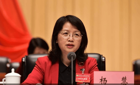 女厅官杨慧被“双开”！她攀附孙志刚，贪了一栋4000万元别墅，光建游泳池就花了230万元，落马后忏悔称“我太愚蠢、太疯狂了！”