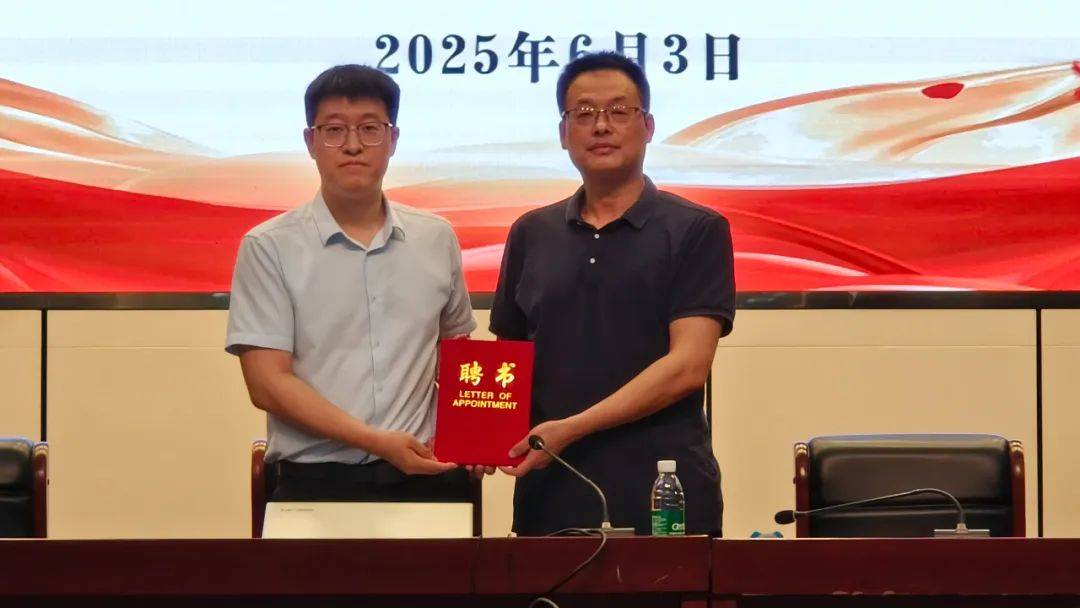 青春与使命同行丨团县委书记在濉溪县第二中学讲授主题团课