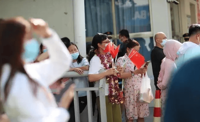 女子请假陪孩子高考被开除，称领导口头赞同！公司不认：旷工	！官司一路打到高院……