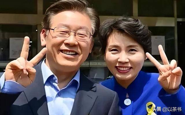 嫁中国老公8年不受欢迎，如今和李在明的一张合照，终于火了！